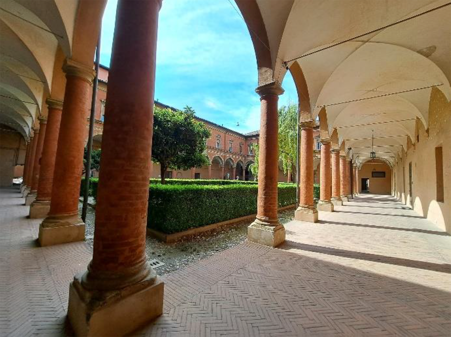 Il progetto per la riqualificazione della Caserma “Luciano Manara” di Bologna nasce con l’obiettivo di valorizzare e rifunzionalizzare un importante complesso storico-militare situato in una posizione strategica della città.