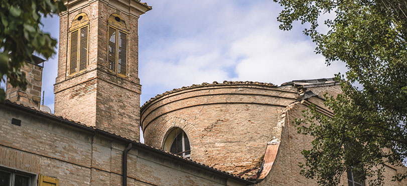 Il progetto di recupero e rifunzionalizzazione del Complesso Monumentale di Villa Ronchi a Crevalcore nasce con l’obiettivo di conservare e valorizzare un bene di pregio storico e architettonico gravemente danneggiato dagli eventi sismici del 2012.